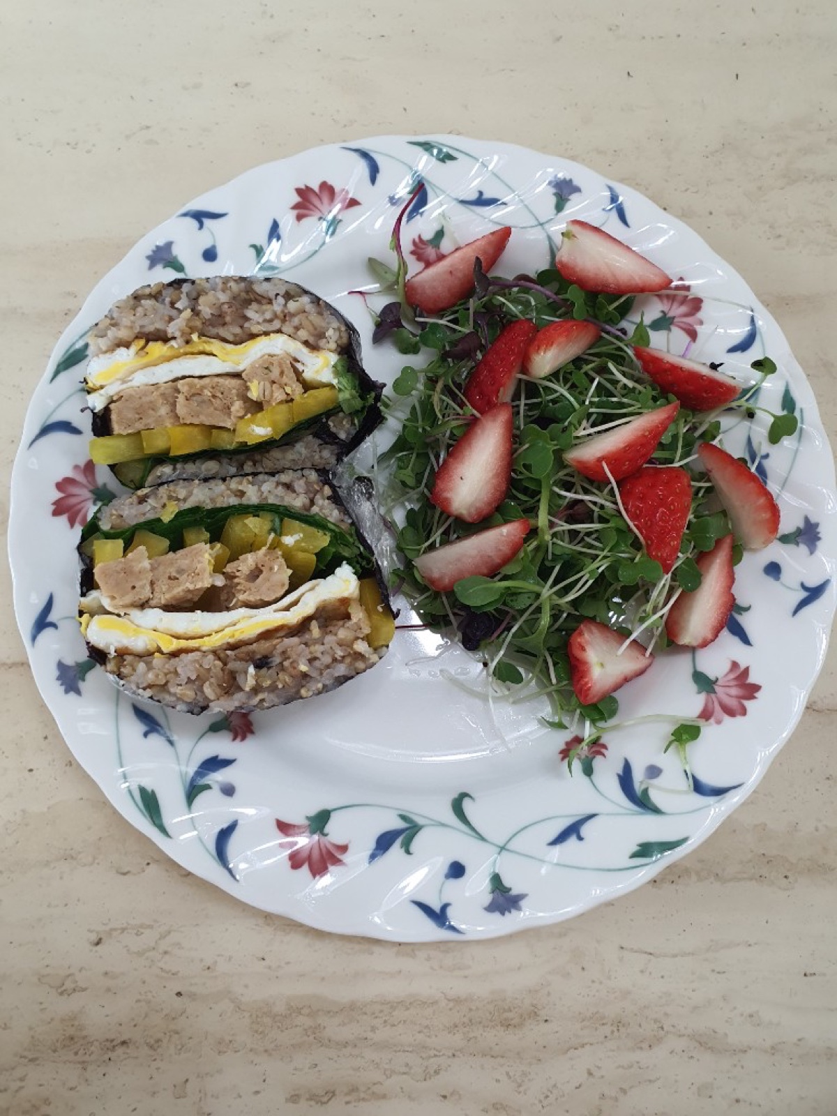 Rice sandwich with strawberry sprout salad