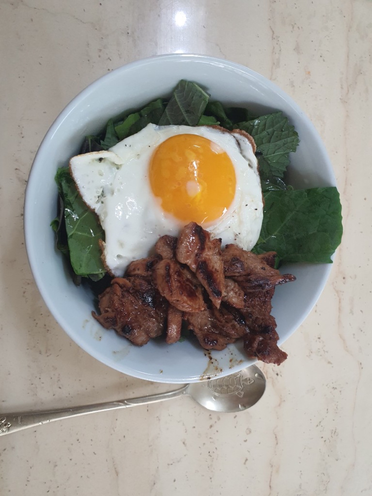 Tofu pocket sushi with salad and eggs